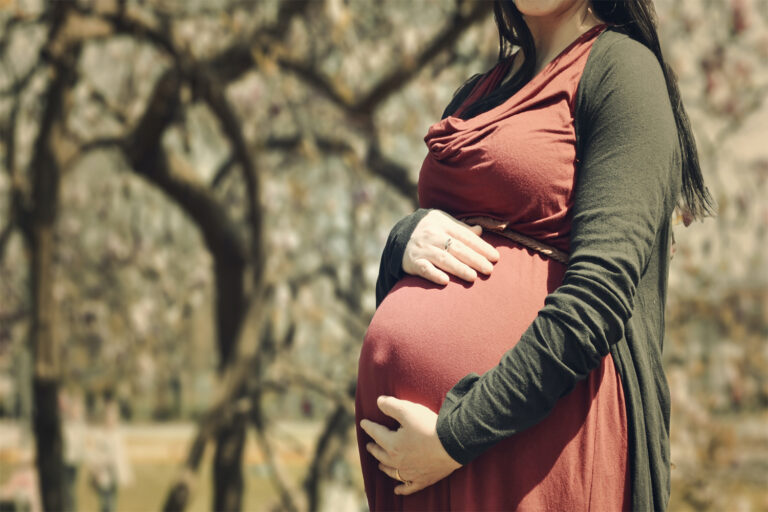 مع من أكثر ما يحدث الحمل الخارجي ؟